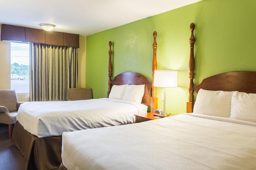 Econo Lodge White Pine Morristown I-81 & I-40 Split מראה חיצוני תמונה