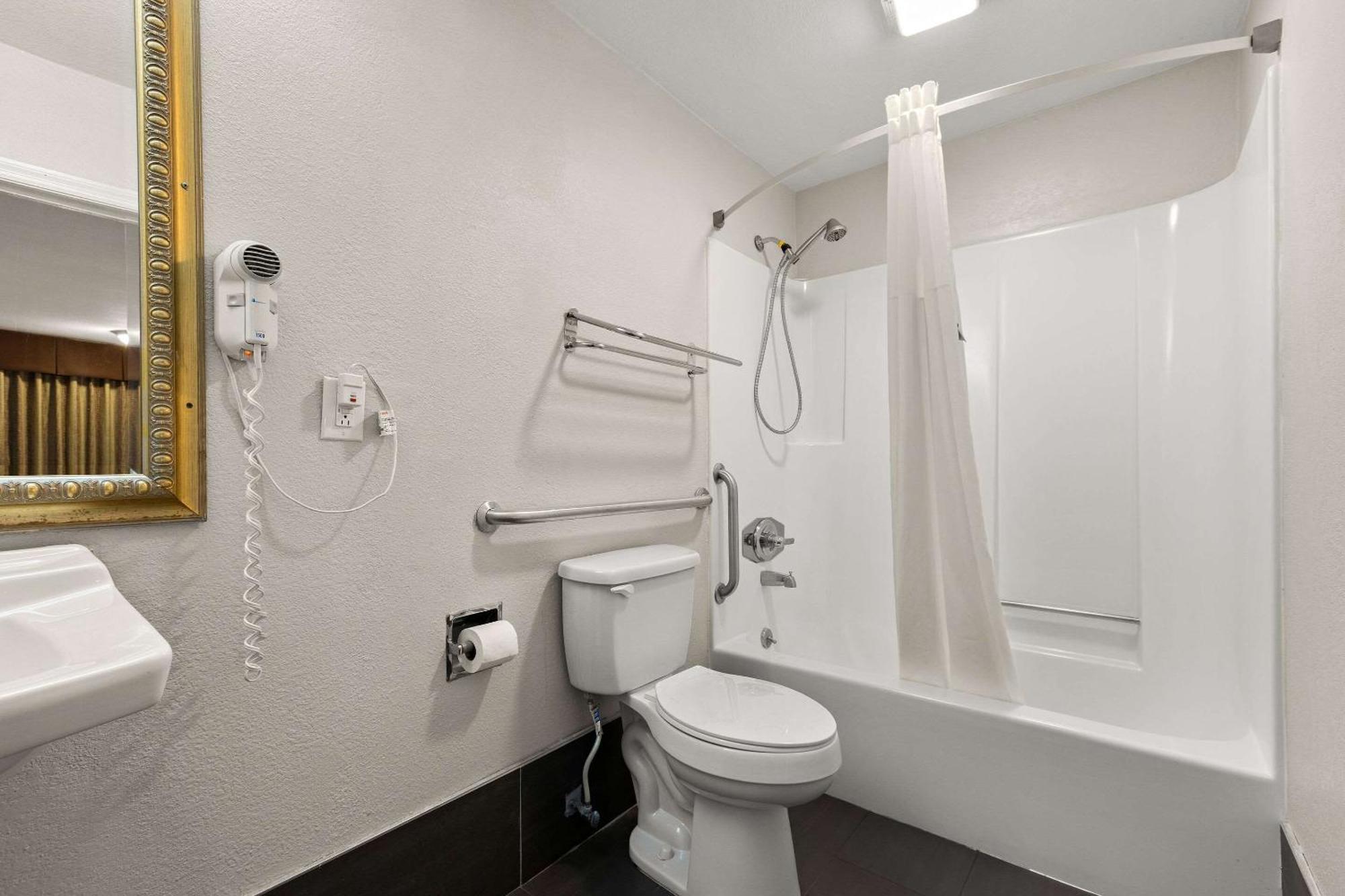 Econo Lodge White Pine Morristown I-81 & I-40 Split מראה חיצוני תמונה