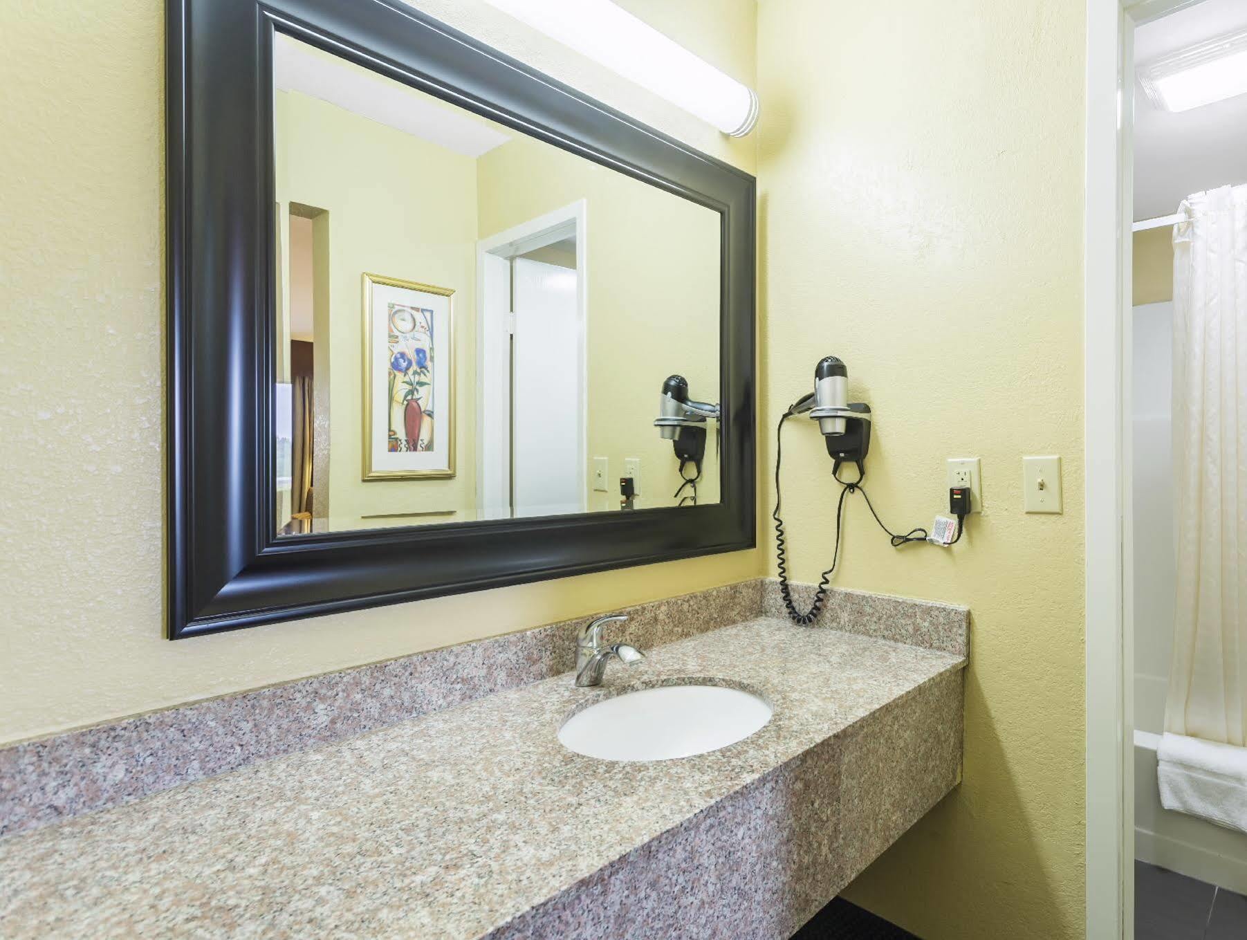 Econo Lodge White Pine Morristown I-81 & I-40 Split מראה חיצוני תמונה